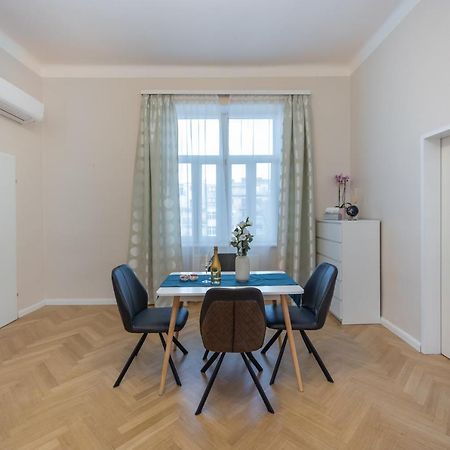 Charming Apartment Near Prater Wien Exteriör bild