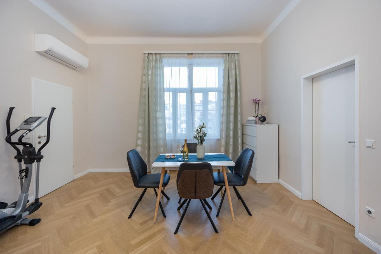 Charming Apartment Near Prater Wien Exteriör bild